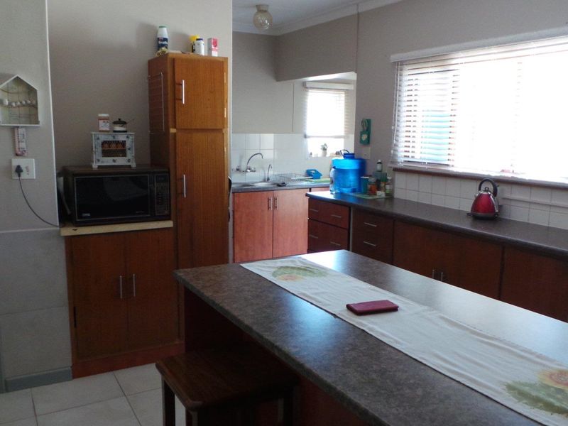 Live and Work - Zoned Business - Perfect to trade from home - Photo 5