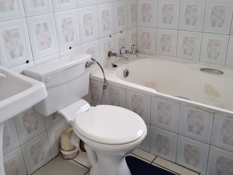 A perfect groundfloor unit - Photo 9