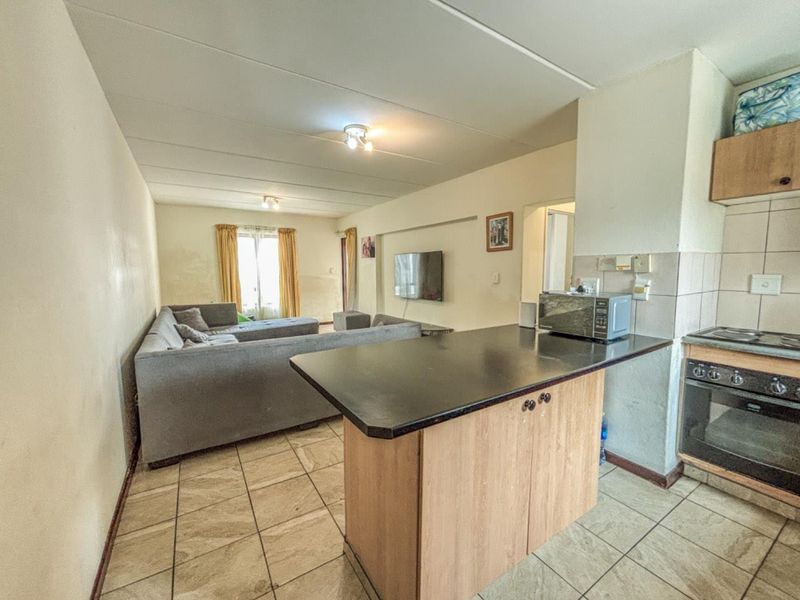 Spacious 2 Bedroom Apartment in Secure Protea Estate Noordwyk - Photo 5
