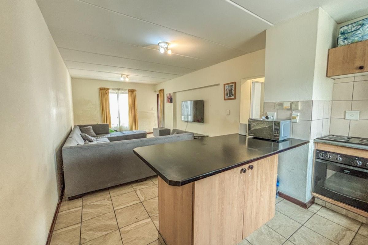 Spacious 2 Bedroom Apartment in Secure Protea Estate Noordwyk - Photo 5