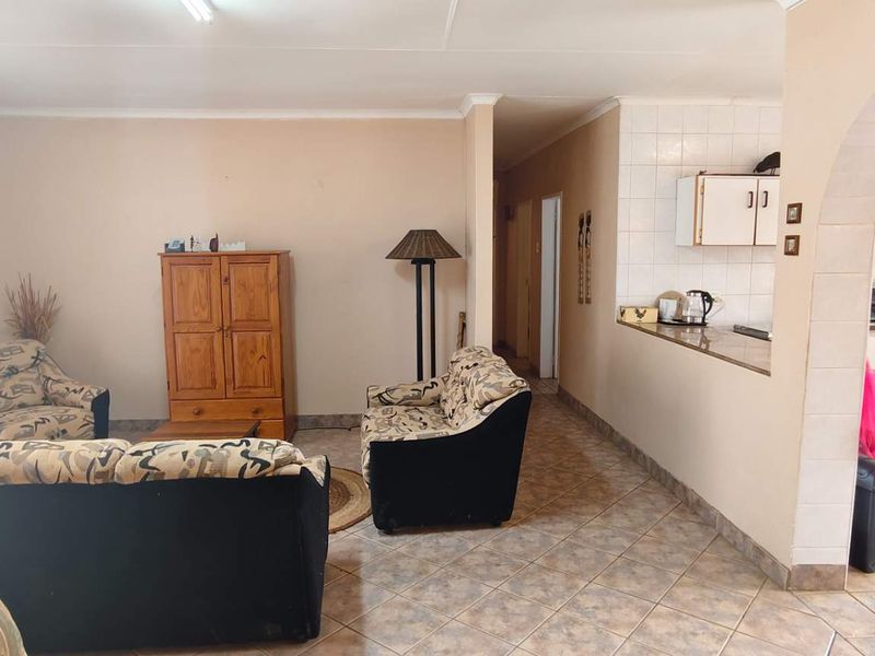 Charming Move-In Ready Home in Sought-After Leeupoor - Photo 6