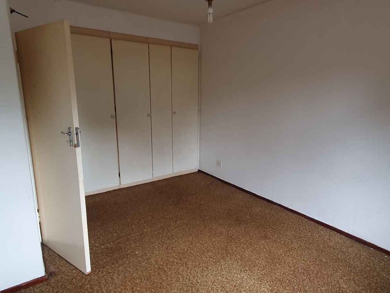 Cosy 3 bedroom, 1.5 bathroom unit for sale in Fleurhof Roodepoort - Photo 10