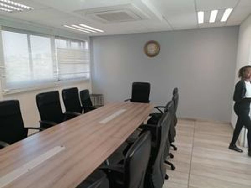 Business building for sale - Photo 2