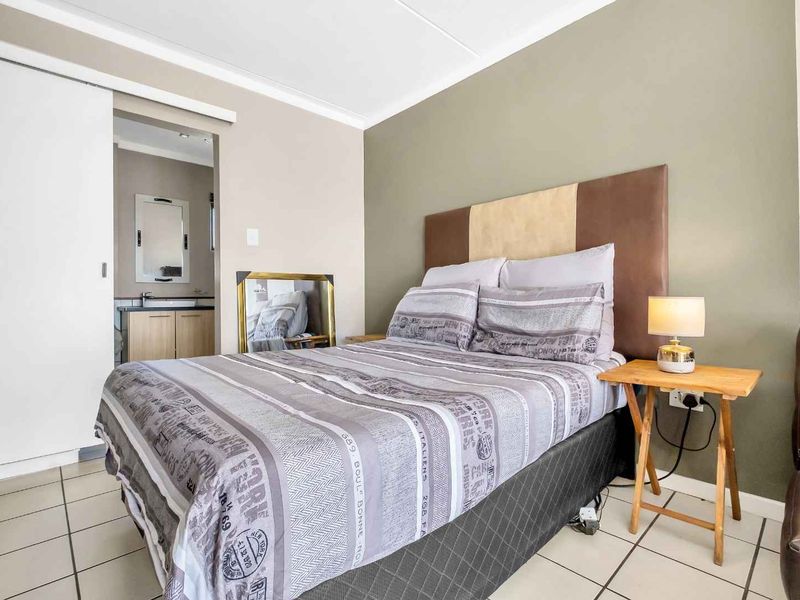 UPMARKET STUDIO APARTMENT - Photo 10