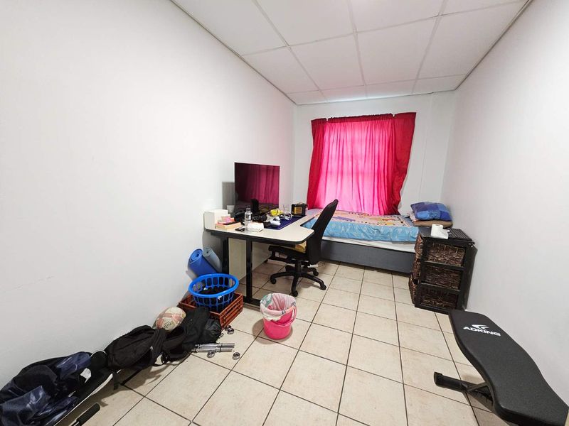 Lovely 1 Bed 1 Bath Apartment with open plan living area with kitchenette - Photo 7