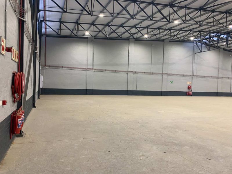 Modern Industrial Complex: Secure, Spacious, and Well-Equipped - Photo 7