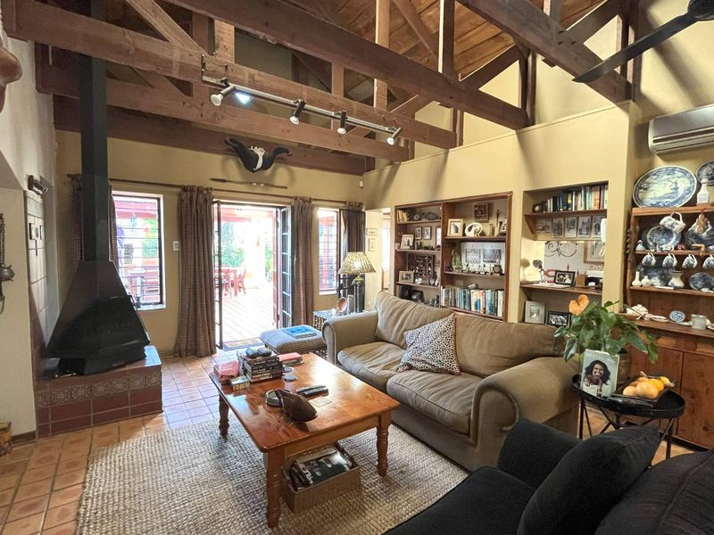 3 Bedroom house with flatlet in Garsfontein - Photo 9