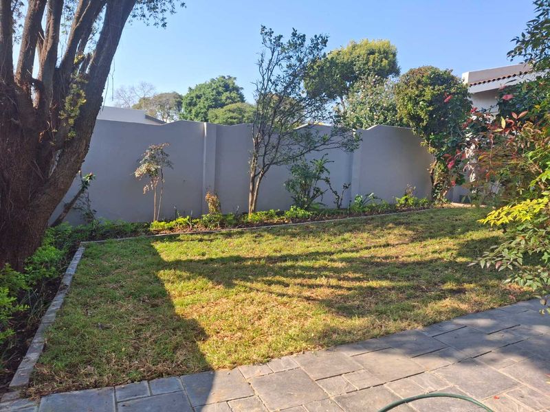 A GORGEOUS TWO BEDROOM RENOVATED SIMPLEX - Photo 3