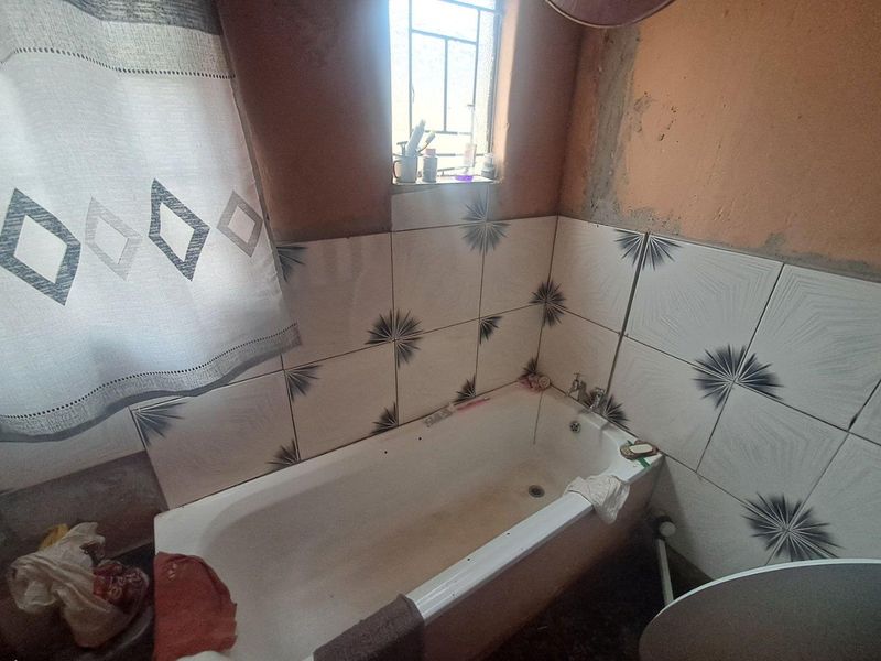 Family House In Ivory Park - Photo 4