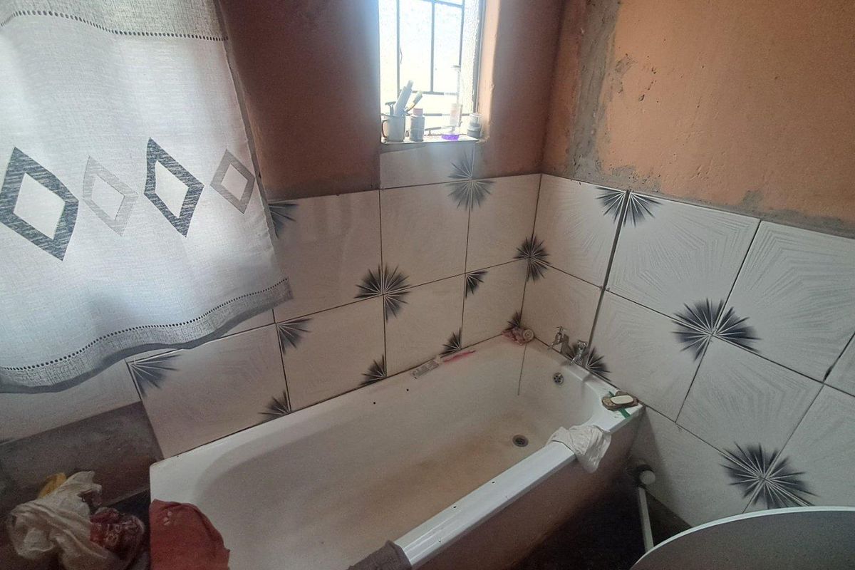 Family House In Ivory Park - Photo 4