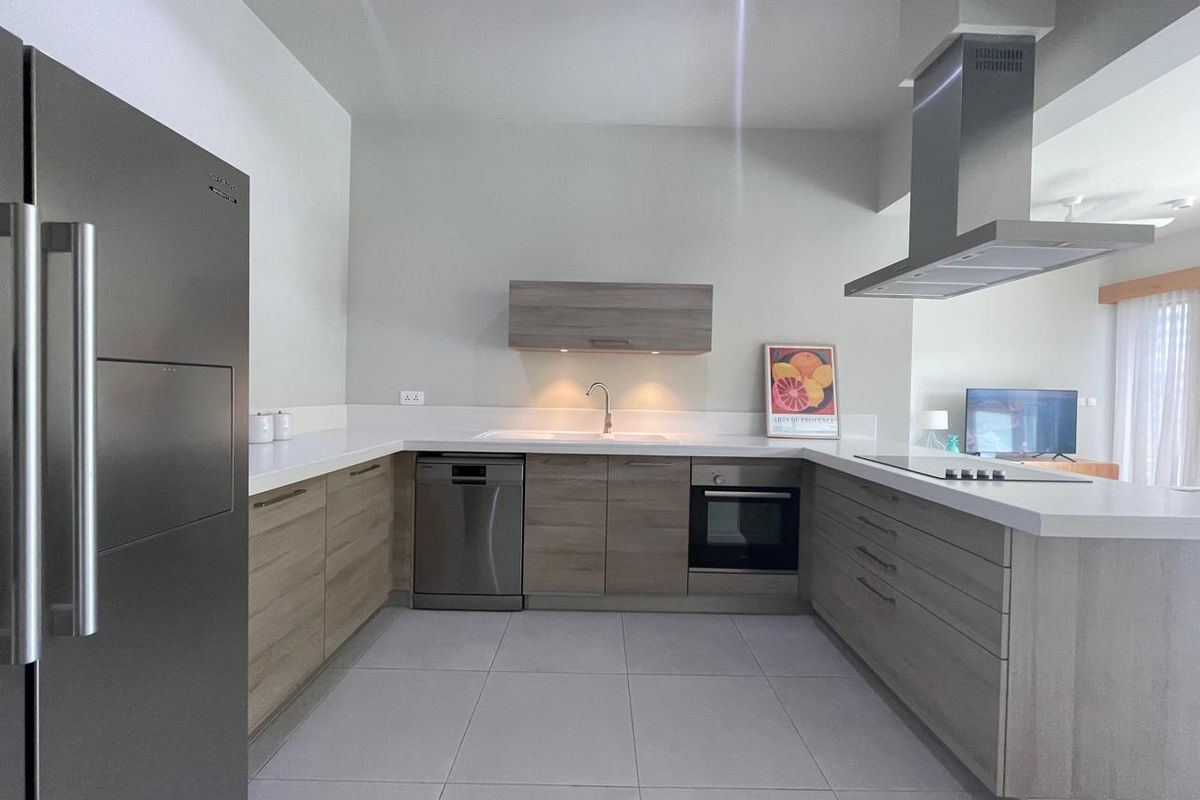 Exceptional Marina Apartment with Breathtaking Mountain Views - Photo 3