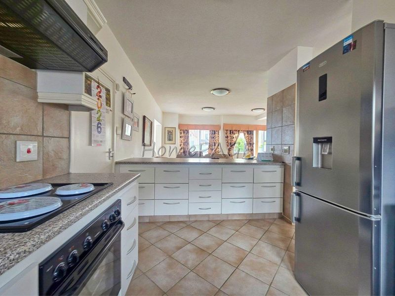 Vogelstrand, Swakopmund:  SEA VIEW 4 BEDR UNIT for sale in Pebble Beach - Photo 8