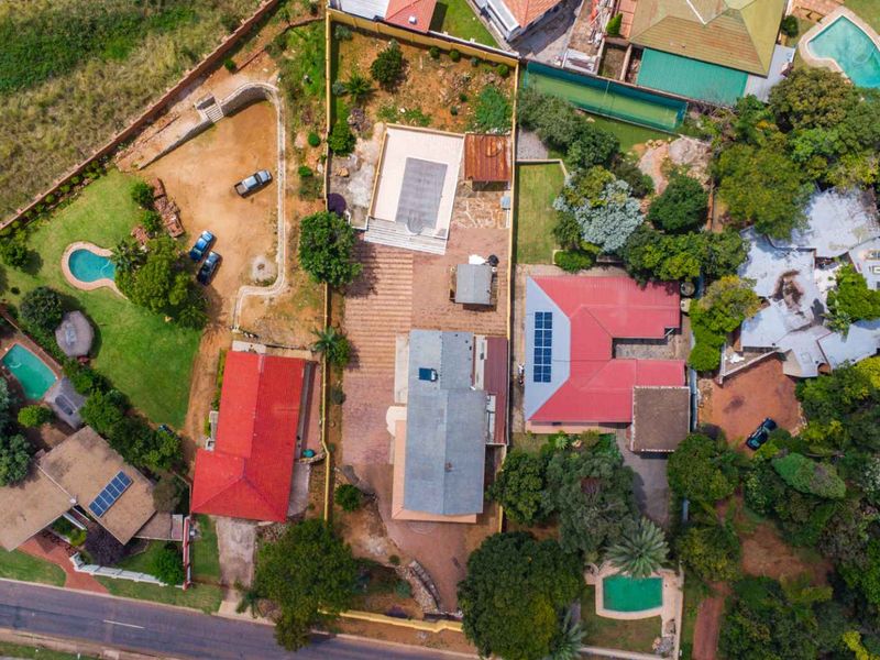 Exceptional Family Living in Waterkloof Ridg - Photo 5