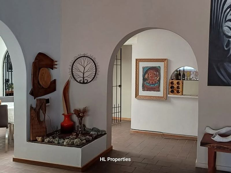 This Guesthouse is perfectly located for this business! Don't miss this opportunity. - Photo 3