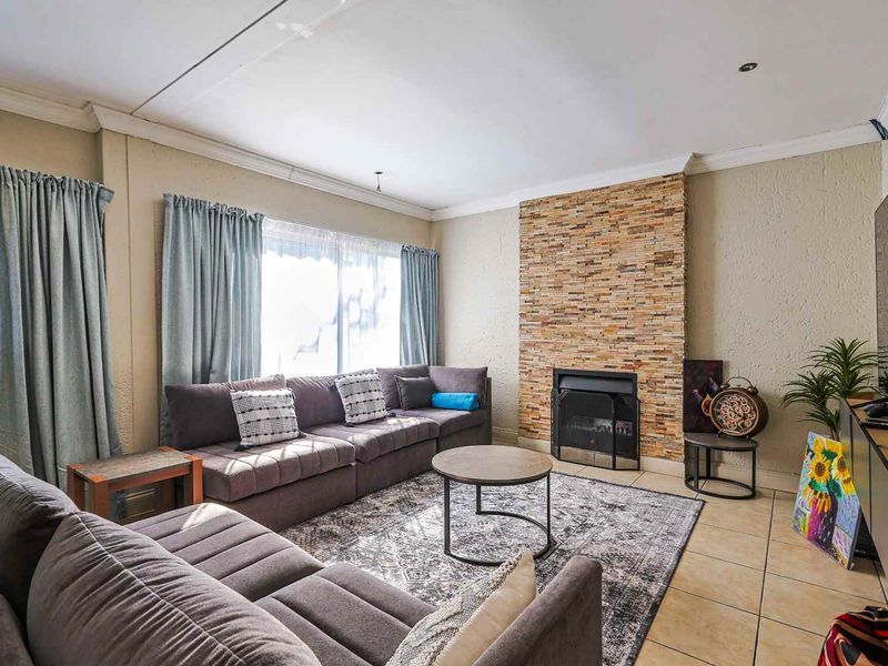 Stunning 4-Bedroom Family Home with Flatlet and Exceptional Entertainment Areas in Six Fountains Residential Estate - Photo 9