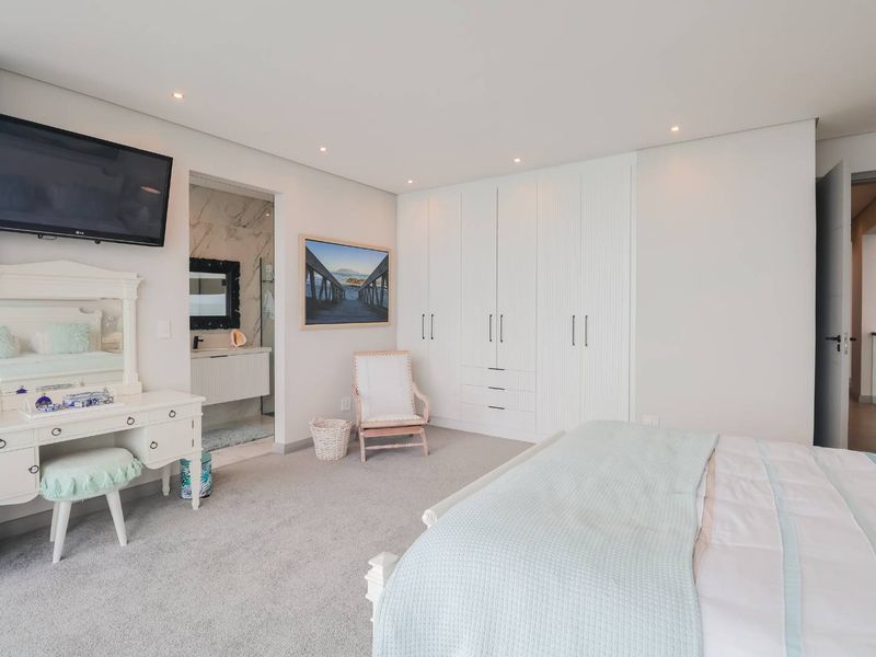 4 Bedroom, 6 Bathroom House in Pinnacle Point - Photo 4