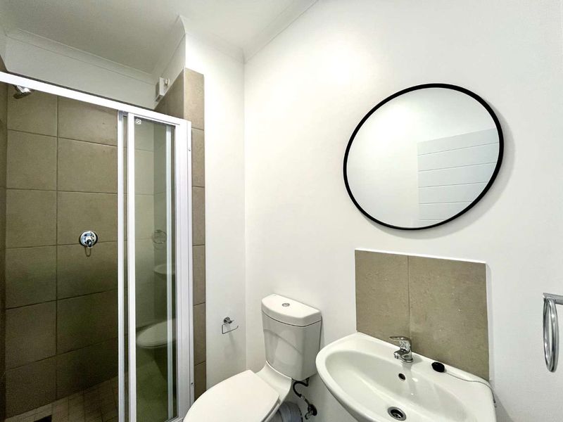 Brand New 2-Bed Apartment in The Woods Estate – Waterfall - Photo 9