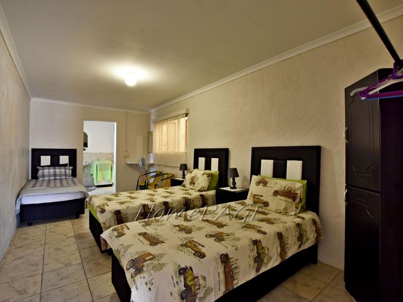 Meersig, Walvis Bay:  4 Bedr Home with 2 Bedr Flat for Sale - Photo 10
