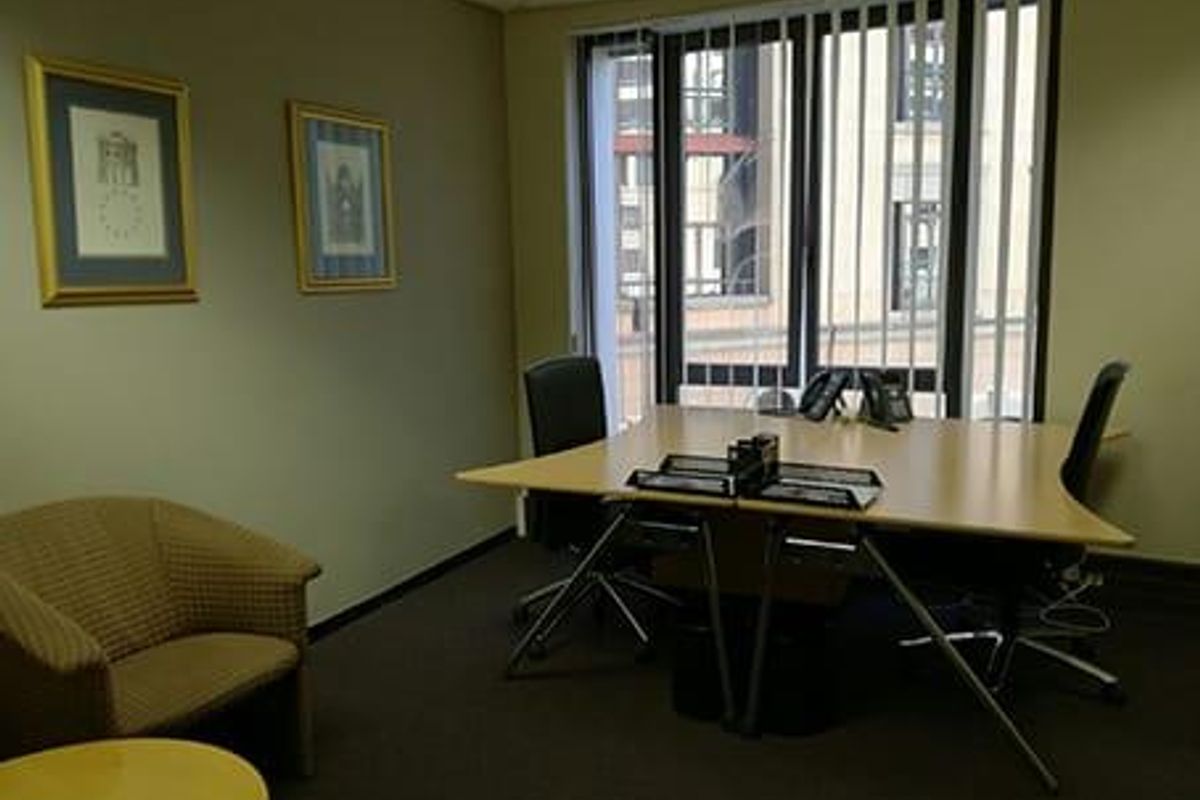 Serviced office space for 10 persons in Regus Sandton Nelson Mandela Square - Photo 4