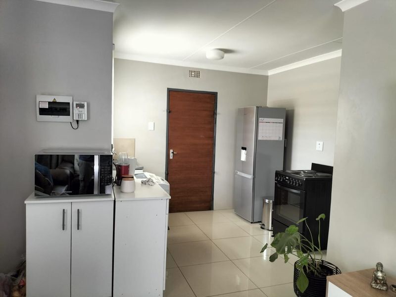 Clayville Ext 79- R 1 209 000 Lovely Family Home - Photo 9