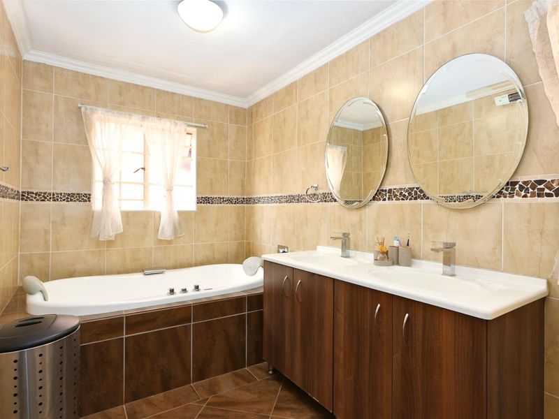 Ideally located 4 Bedroom/3.5 Bathroom Family Home - Photo 10