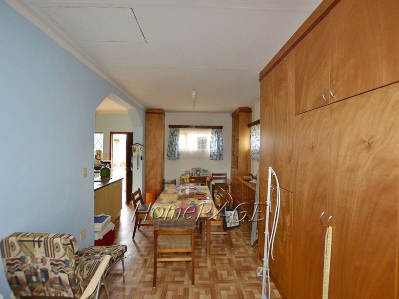 Ext 1, Henties Bay:  Home with Flat is for Sale - Photo 4