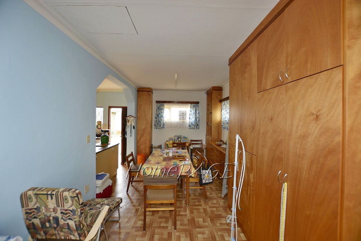 Ext 1, Henties Bay:  Home with Flat is for Sale - Photo 4