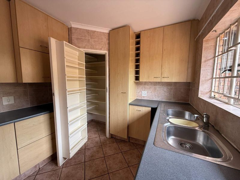 PERFECT 3 BED 2 BATH 2 GARAGE - Photo 8