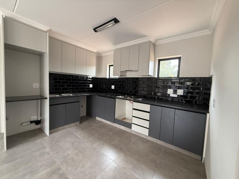 2 bed, 2 bath Apartment in Waverley - Photo 4