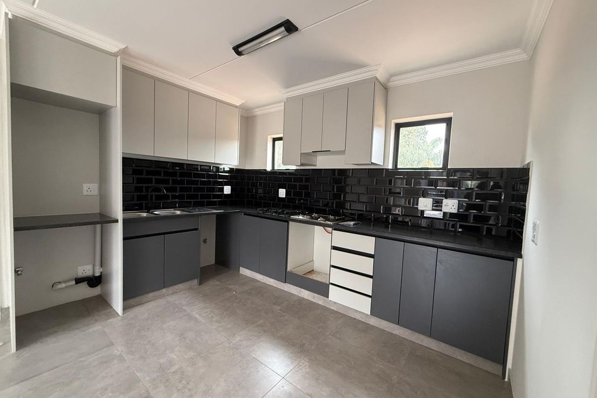 2 bed, 2 bath Apartment in Waverley - Photo 4