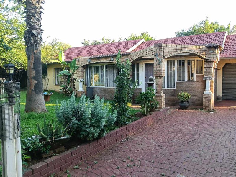 House For Sale in Crystal Park - Photo 1