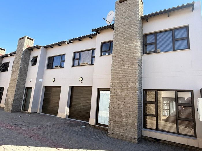 Property #2478082, Townhouse Pending Sale in Walvis Bay Central