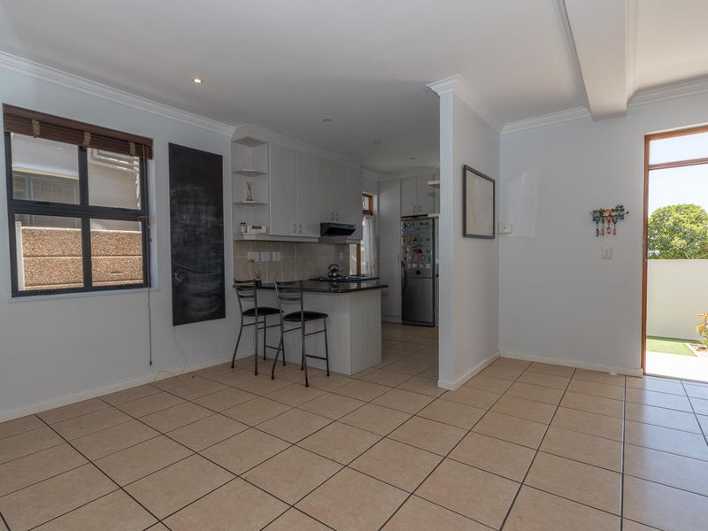 3 Bedroom Duplex with Views - Photo 6