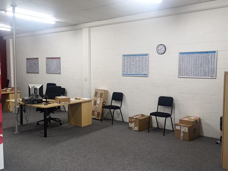 104.96m2 TO LET Freeway Business Park, Maitland / Secure Warehouse to rent with excellent access - Photo 6