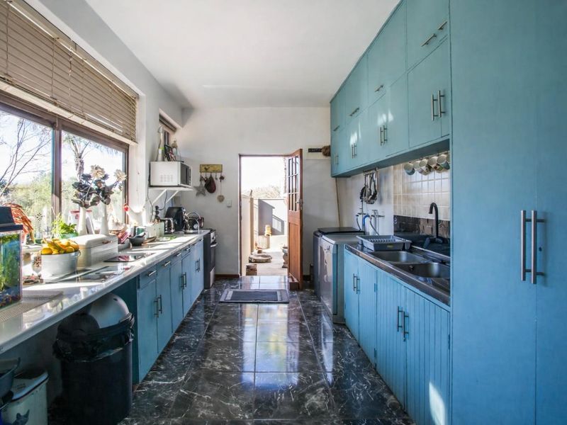 Dream Home with Pool & Mountain Views in Westbank! - Photo 10