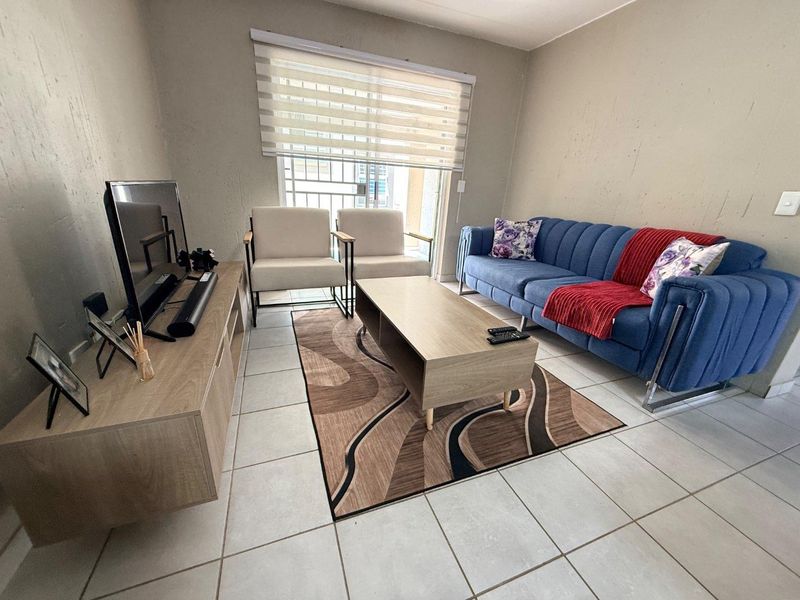 Modern 2-Bedroom Beauty in a Quiet, Tucked-Away Complex - Photo 5