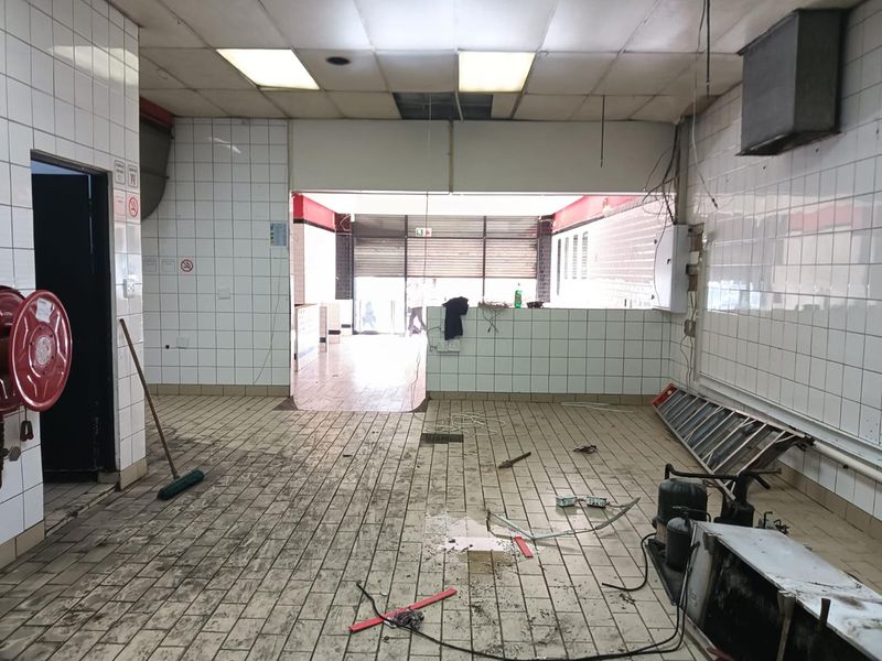 Shop to let in Durban CBD - Photo 4