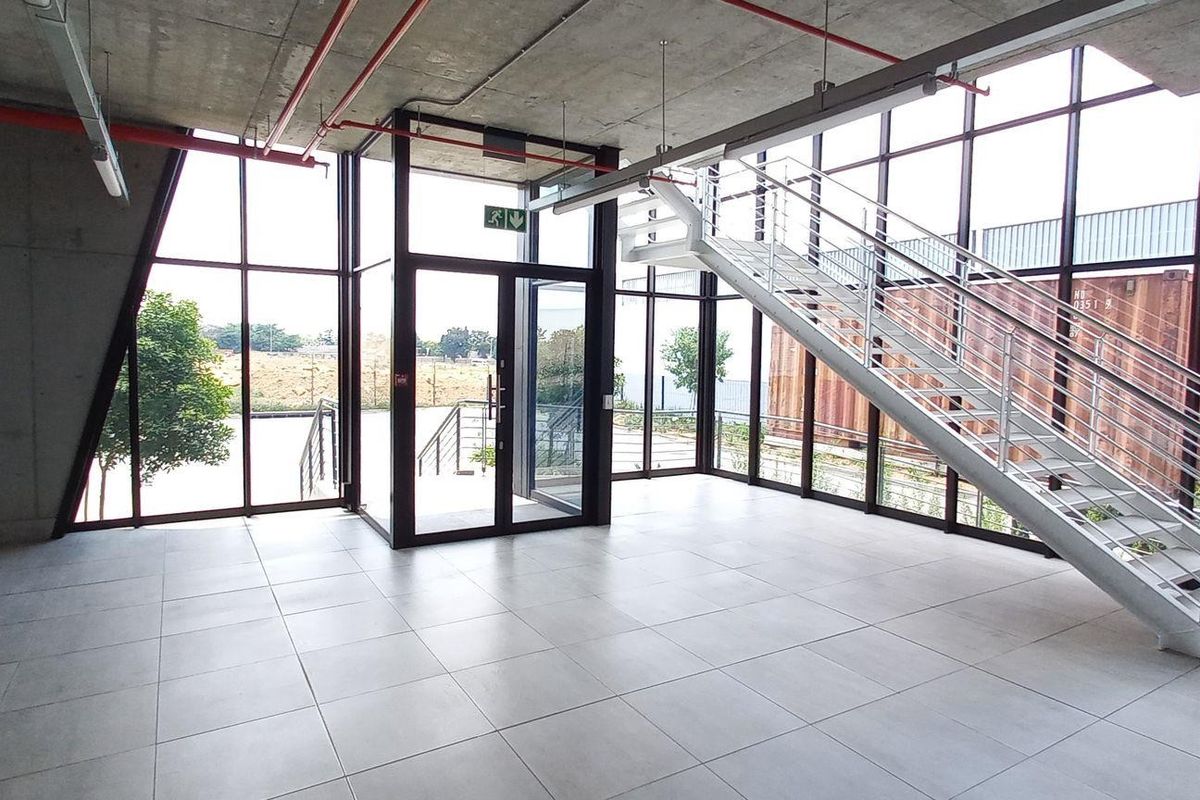 1 765m2 Airport Park Warehouse To Let - Photo 3