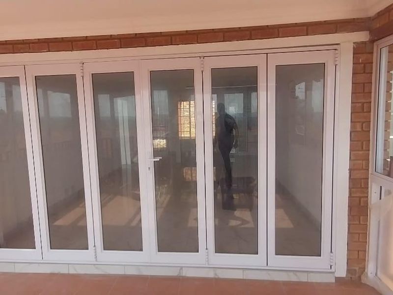 Beautiful 3-Bedroom Apartment with Modern Finishes and Stunning Views - Photo 8