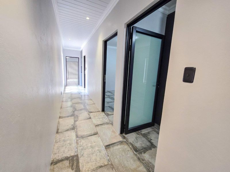 Ultra modern, one-of-a-kind three bedroom family home. - Photo 10