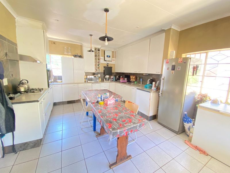 Value Beyond Belief - Home Plus 2 Flatlets - Photo 10