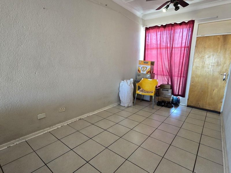 1 Bedroom Apartment / Flat for Sale in South Crest - Photo 7