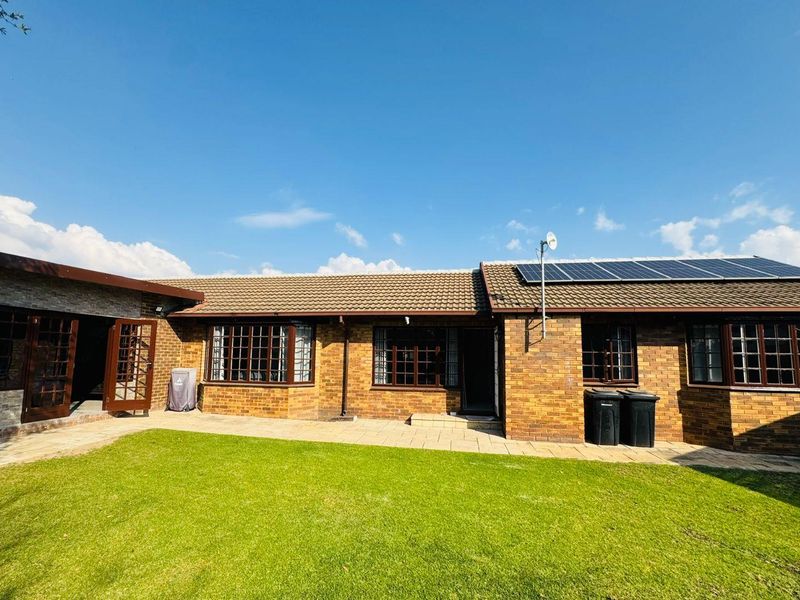 Beautifully Renovated Simplex for Sale in Goedeburg - Photo 3