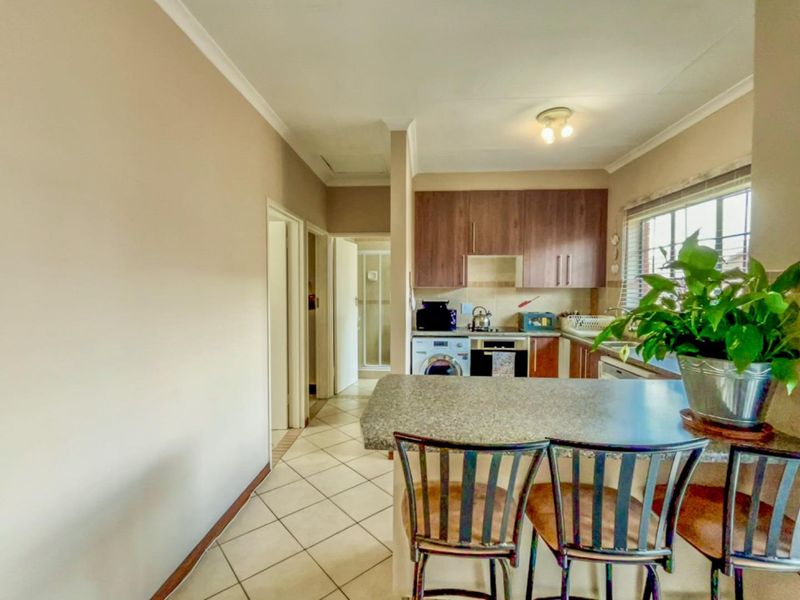 Charming 2 Bedroom Townhouse for Sale in Stoneridge - Photo 5