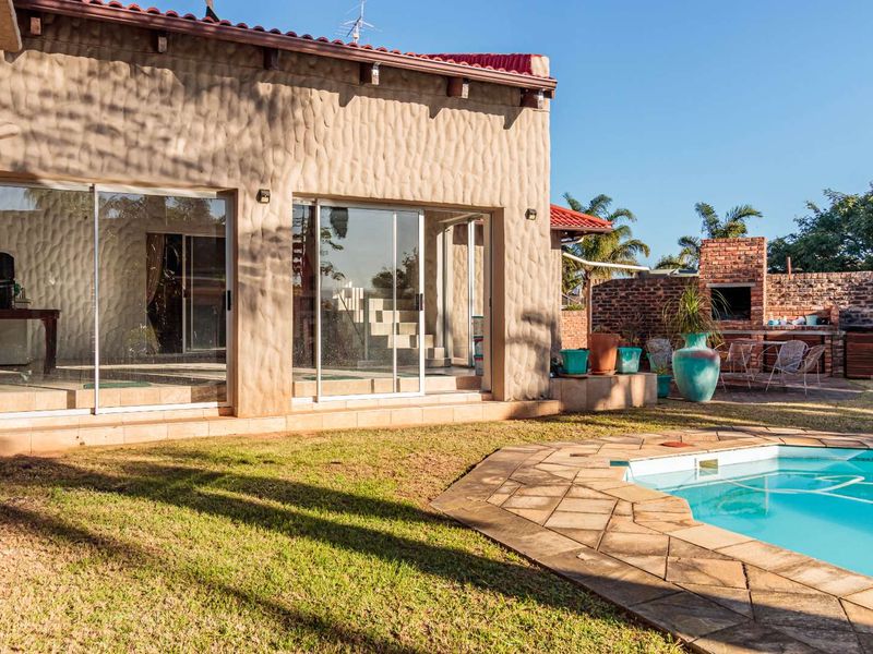 4 Bedroom 3 Living Room Spacious home in Winterhoek Park, Uitenhage, Eastern Cape - Photo 10