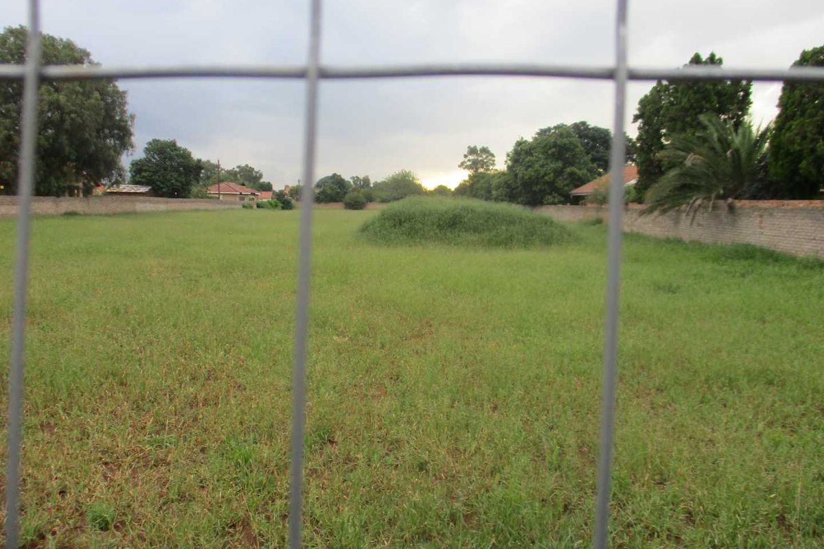 PRIME LAND AND LOCATION ! - Photo 3