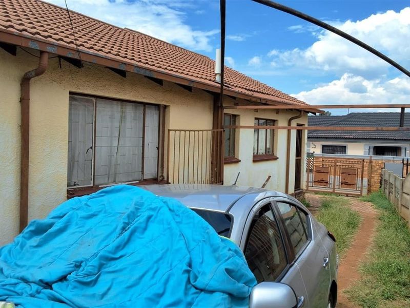 House For Sale in Daveyton, Benoni - Photo 9