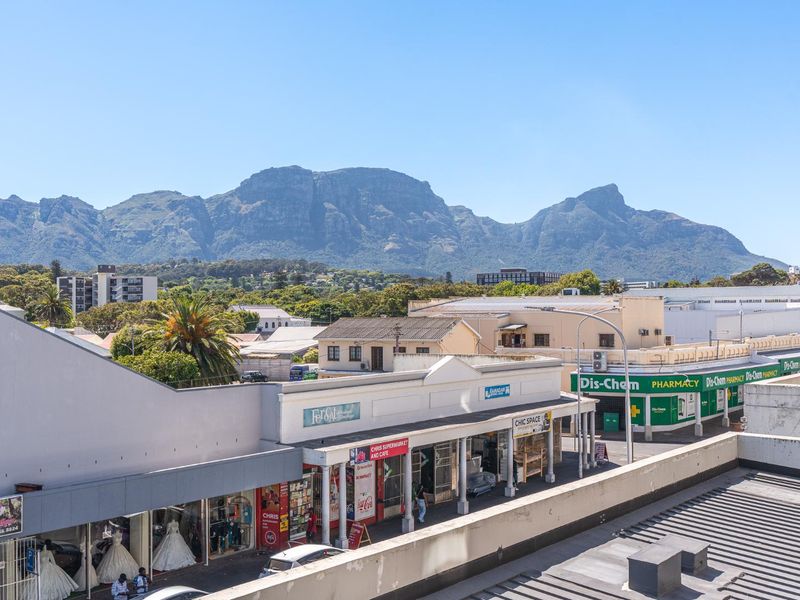 Two Bedroom Top Floor Apartment with Mountain Views - Photo 8