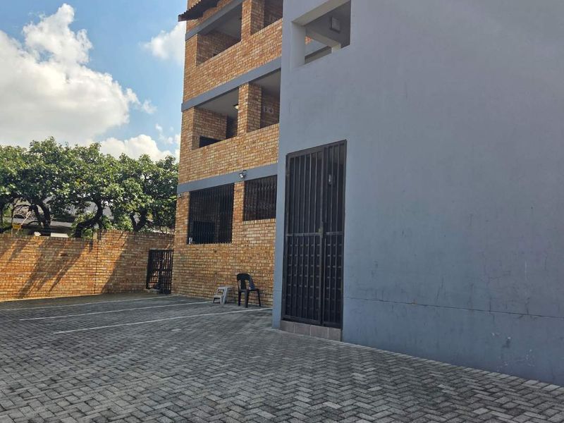 3 BEDROOM MODERN APARTMENT IN ALBERTON NORTH - Photo 3