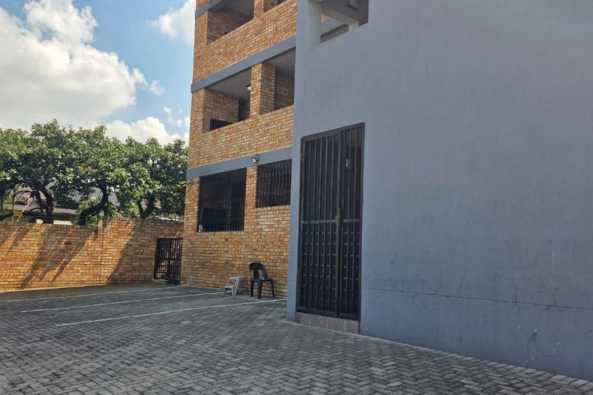 3 BEDROOM MODERN APARTMENT IN ALBERTON NORTH - Photo 3